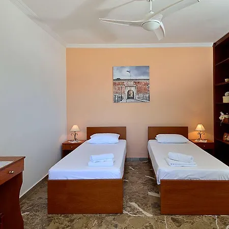 Maistro Apartment *